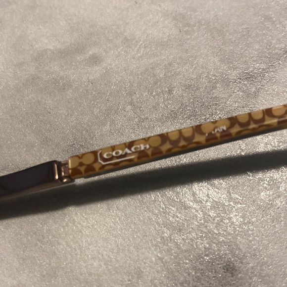 Coach - Picture 16 of 16